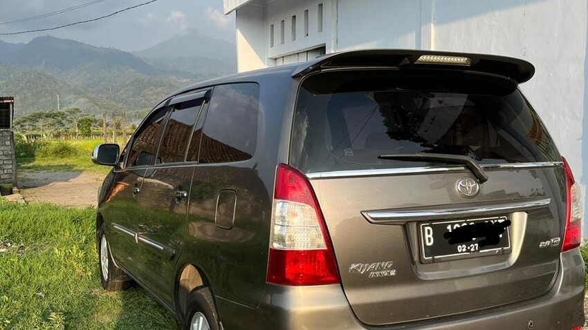 Toyota Kijang Innova 2012 Bensin