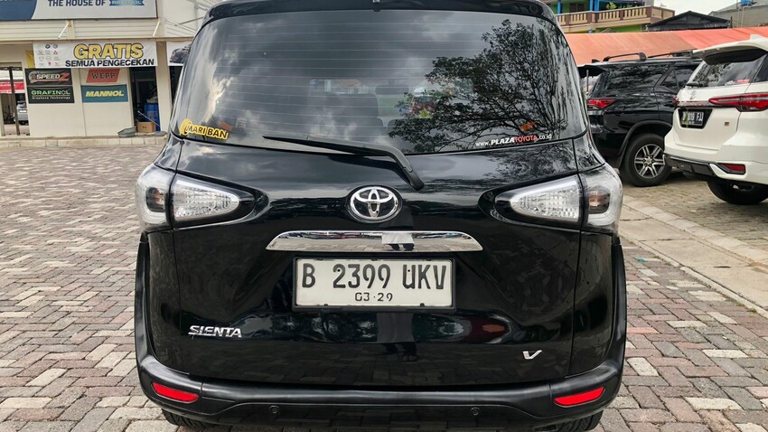 TERMURAH Toyota Sienta V AT 2019