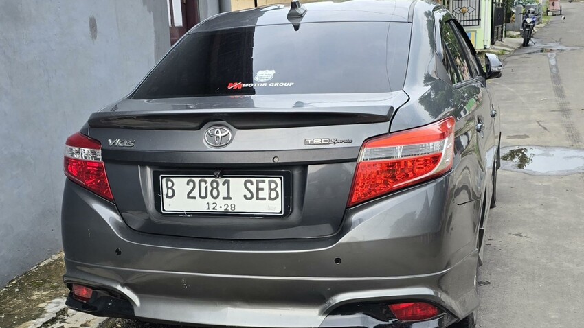 Toyota Vios limo 2013 Bensin ex blue bird