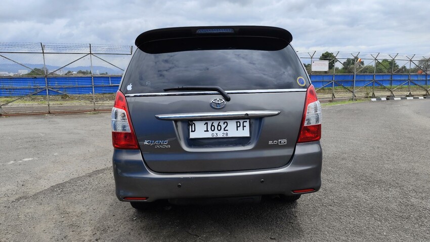 Toyota Kijang Innova 2010 Bensin