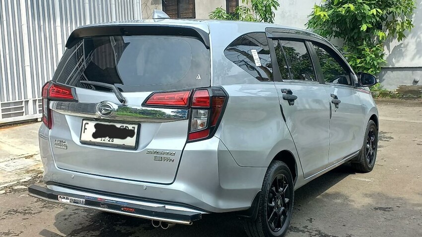 Fs : Daihatsu Sigra R at 2023 full ori cat!!