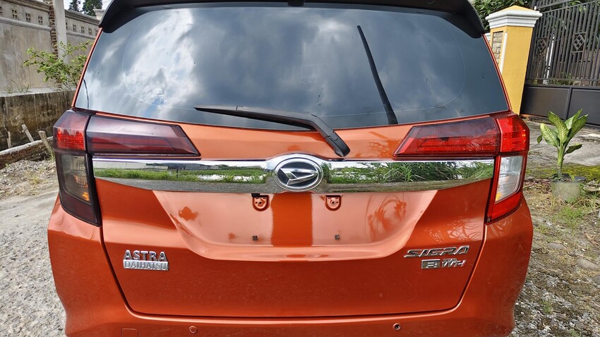 Daihatsu Sigra R 1.2 MT 2023