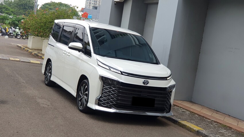 [ GARANSI 5TH ] Toyota Voxy 2.0 CVT TSS AT 2023/2024