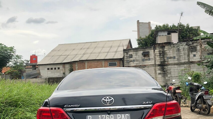 Toyota Camry V 2.4 2011 Bensin