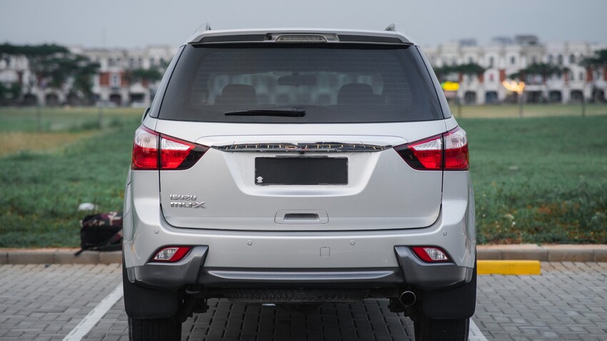 Isuzu Mux Premiere AT 2017 Good Condition