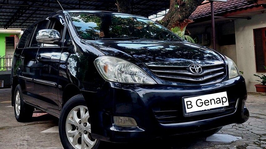 Toyota Kijang Innova G 2.0 AT 2010 Bensin Automatic Matic Hitam