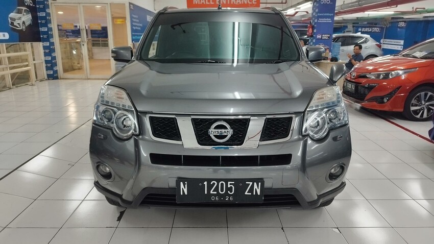 Nissan XTrail 2.5 ST Matic 2011 Silver Murah