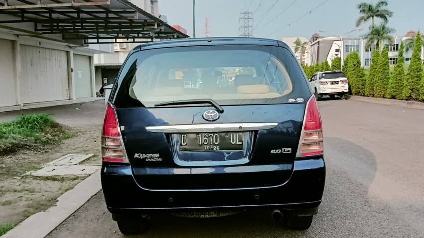 Toyota Kijang Innova 2004 Bensin