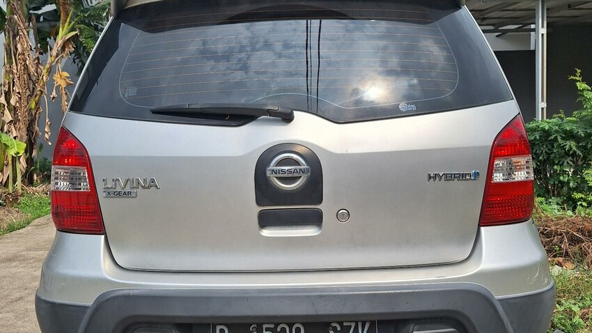 Nissan Livina XGear 2012 MT Silver