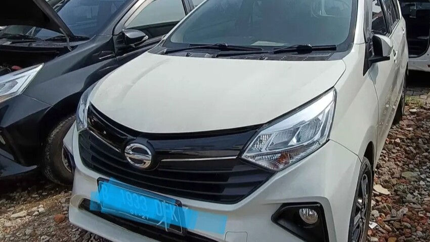 Tdp 10Jutaan Daihatsu Sigra R MT Std Gress