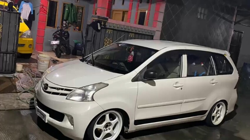 Daihatsu Xenia 2013 Bensin