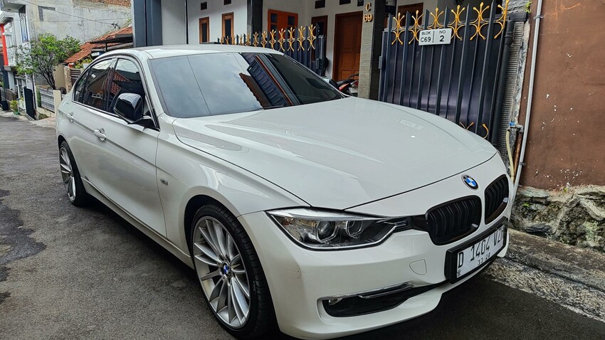 BMW 320i 2013 Bensin