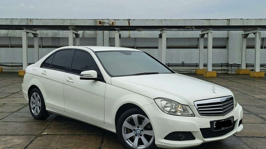 Mercedes Benz Mercy C200 CGI 2012 Low KM 62RB Antik