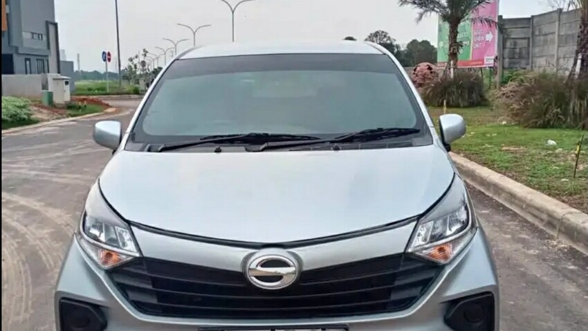 Tdp 5Jutaan Daihatsu New Sigra M Mt Silver Metalic