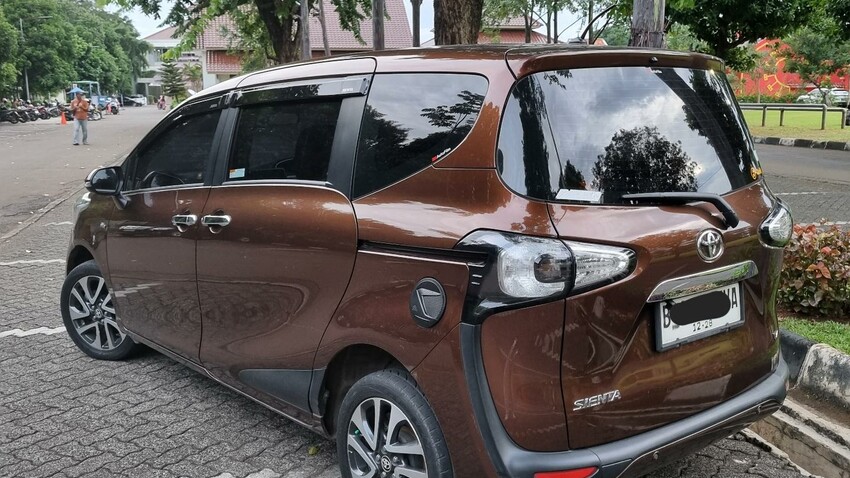 Toyota Sienta V Matic 2016