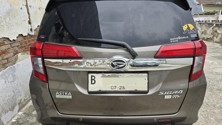 Daihatsu Sigra 2023 Tipe R 2023 (Automatic) Warna Cokelat Metalik