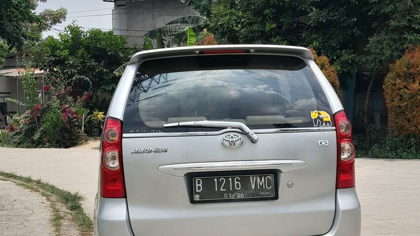 Toyota Avanza G mt 2011 dp 2jt