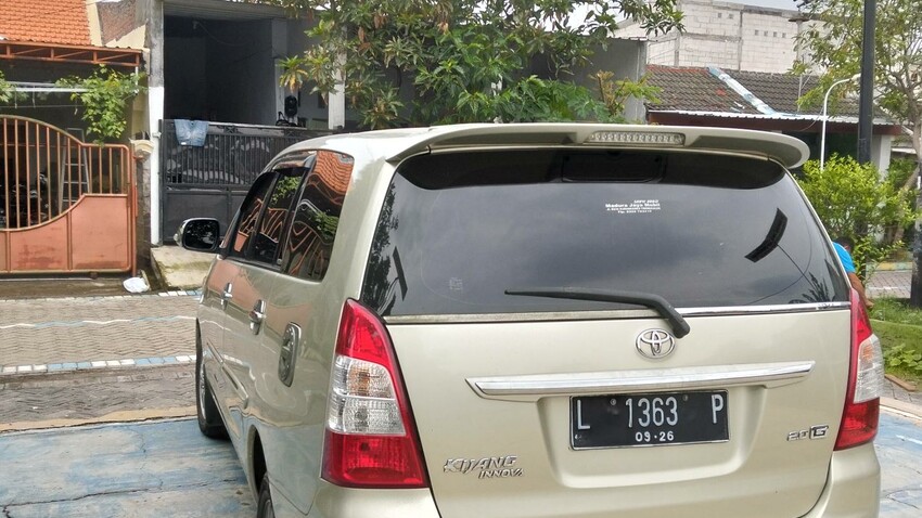 Toyota Kijang Innova 2011 Bensin