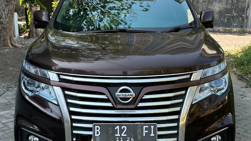 DP50jt Nissan New Elgrand 2.5 HighWayStar Automatic 2014 Coklat Kredit