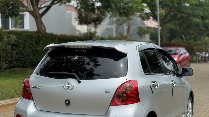 Toyota Yaris E matic 2012