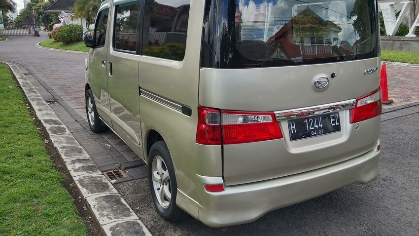 Daihatsu Luxio 2009 Bensin