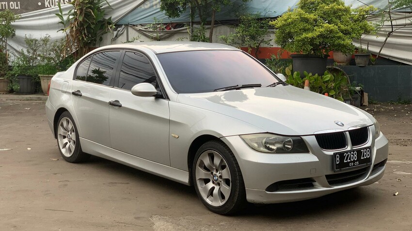 BMW 320i 2006 Bensin