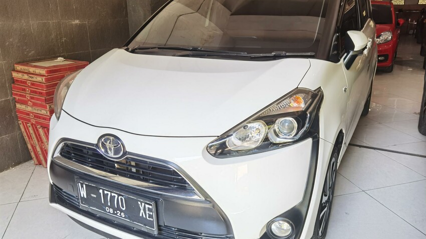 Toyota Sienta V 2016