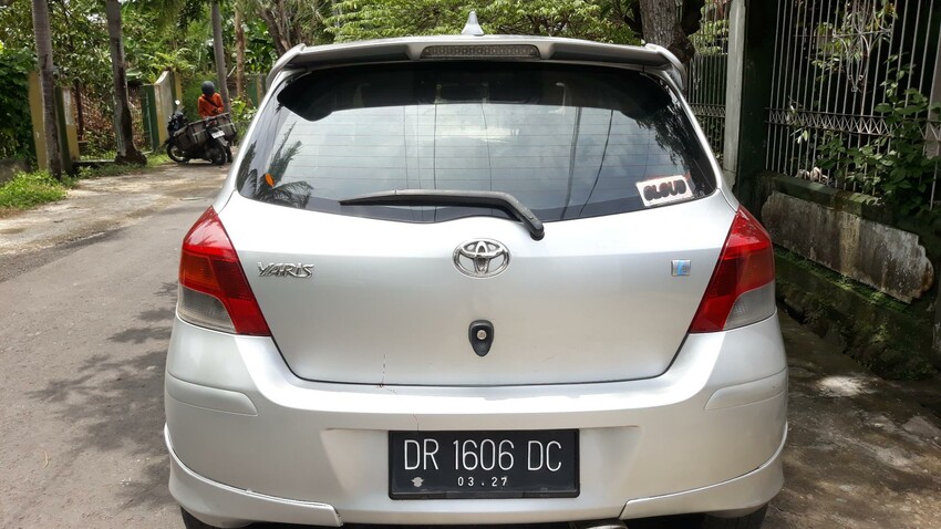 Toyota Yaris 2011 (pemakaian 2012) Bensin