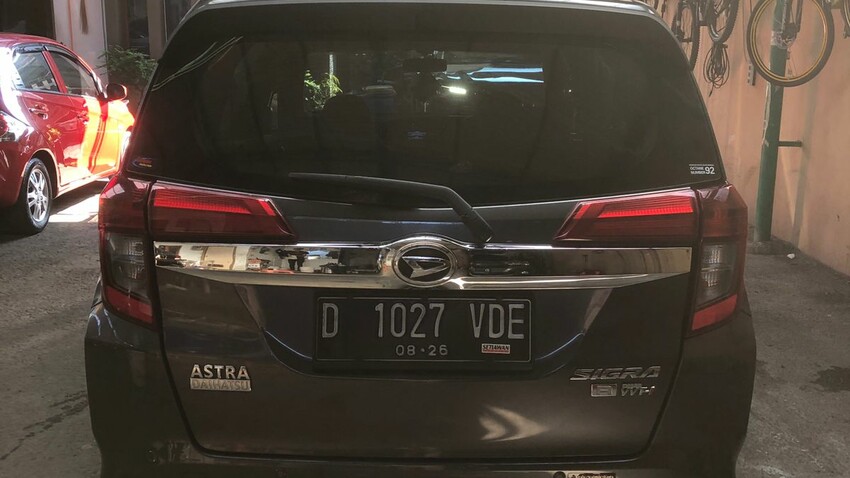 dp15jt Daihatsu SIGRA 1.2 R DELUXE AT MATIC 2021 mt g x manual calya