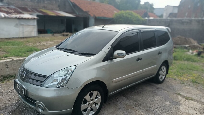 Nissan Grand livina 2010 Bensin at