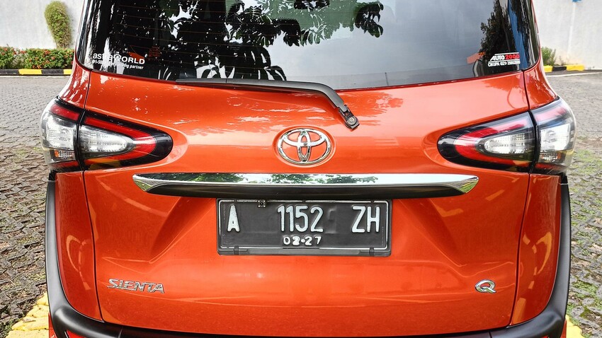 Toyota Sienta Q AT 2017 DP 24 JT angsuran 3,7 JT x 5 th