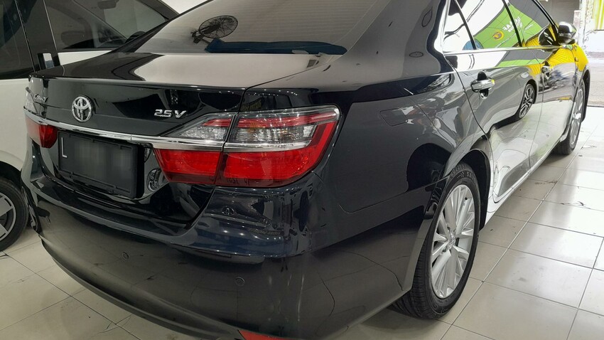 Toyota Camry V 2015 Hitam Automatic