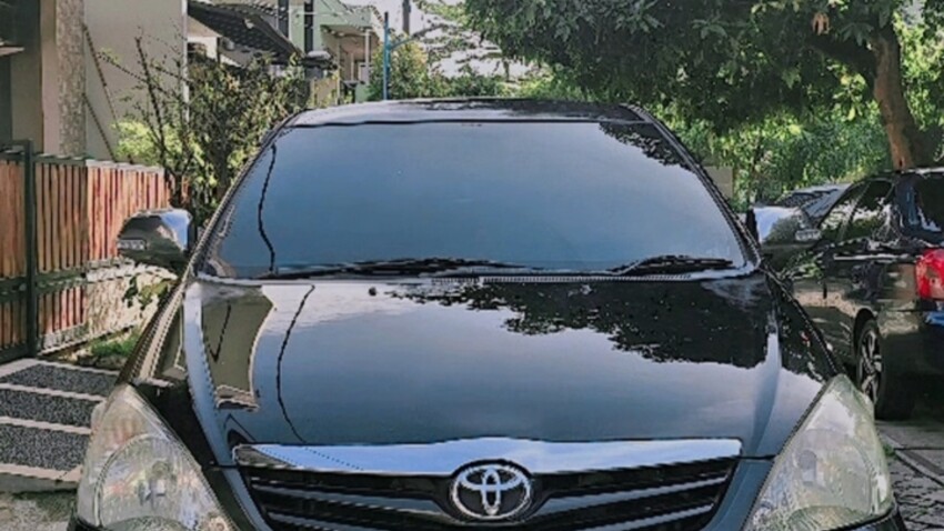 Toyota Kijang Innova 2011 Bensin