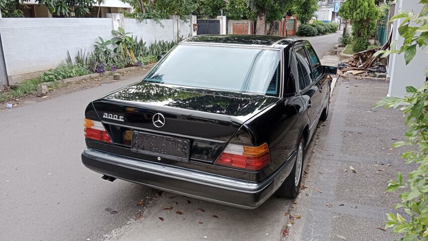 Mercedes-Benz W124 300E pajak hidup mercy boxer