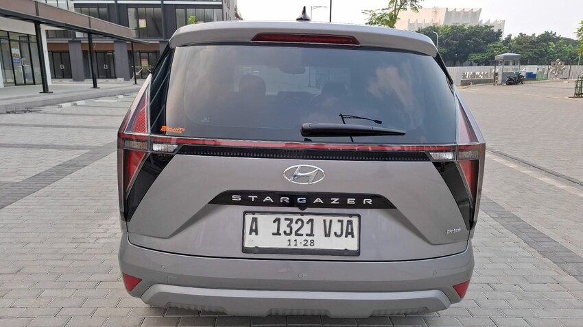 Hyundai Stargezer Prime at 2023 KM 7400 perak