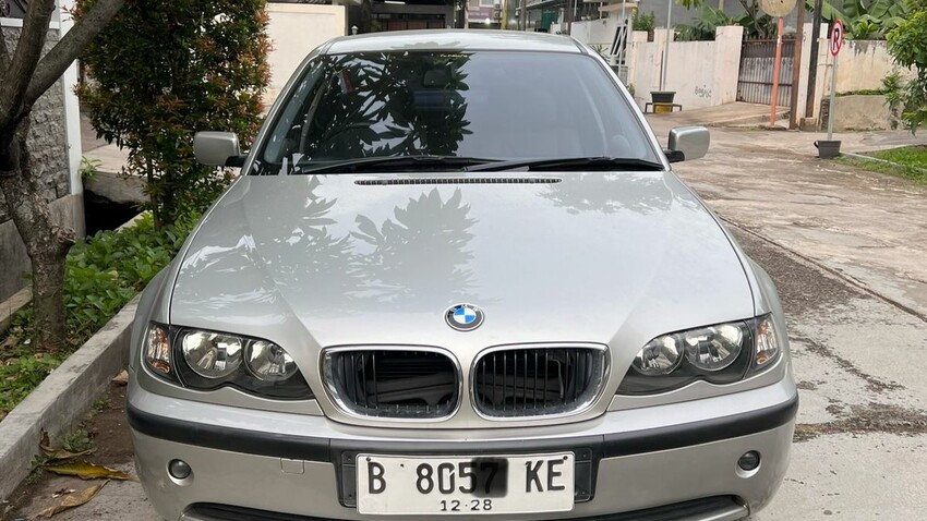 BMW 318i 2003 Bensin