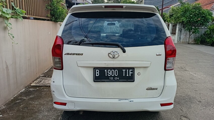 Di jual cepat avanza E matic 2014